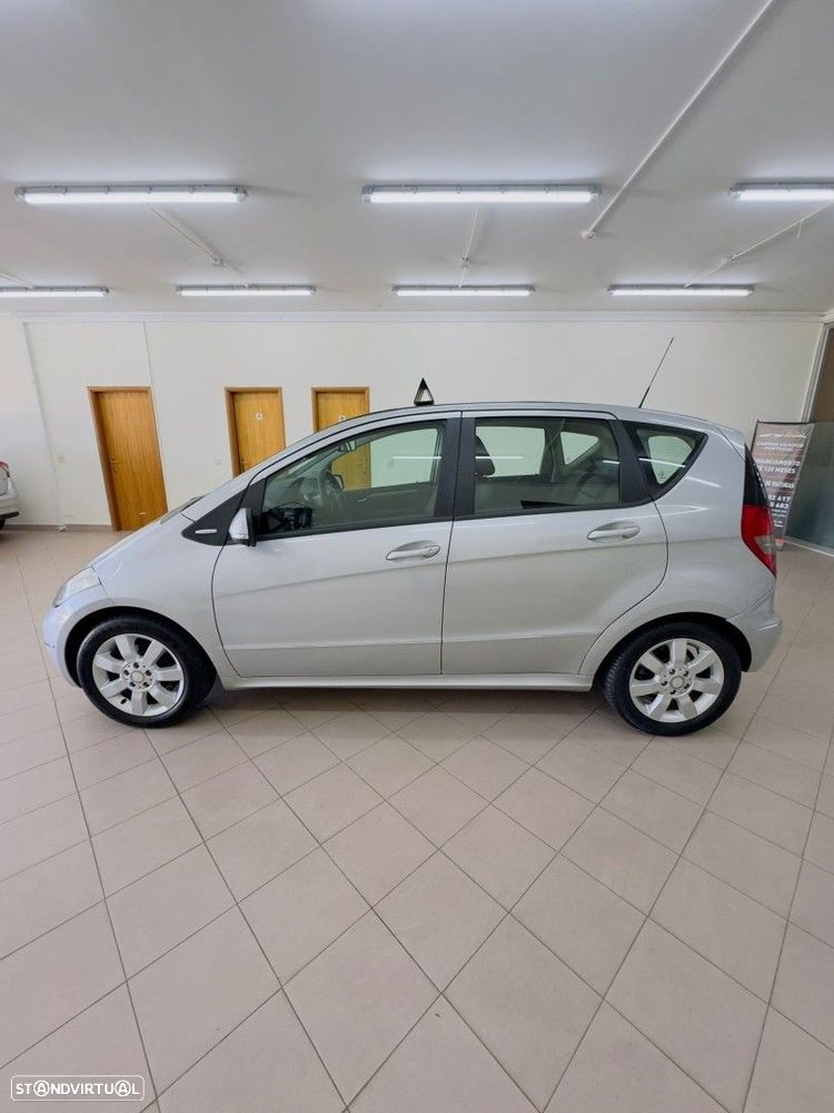 Mercedes-Benz A 200 Elegance Automatic - 9
