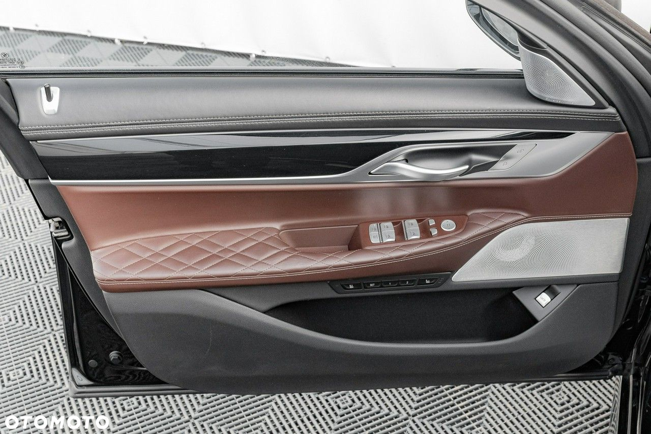 BMW Seria 7 M760Li xDrive - 15