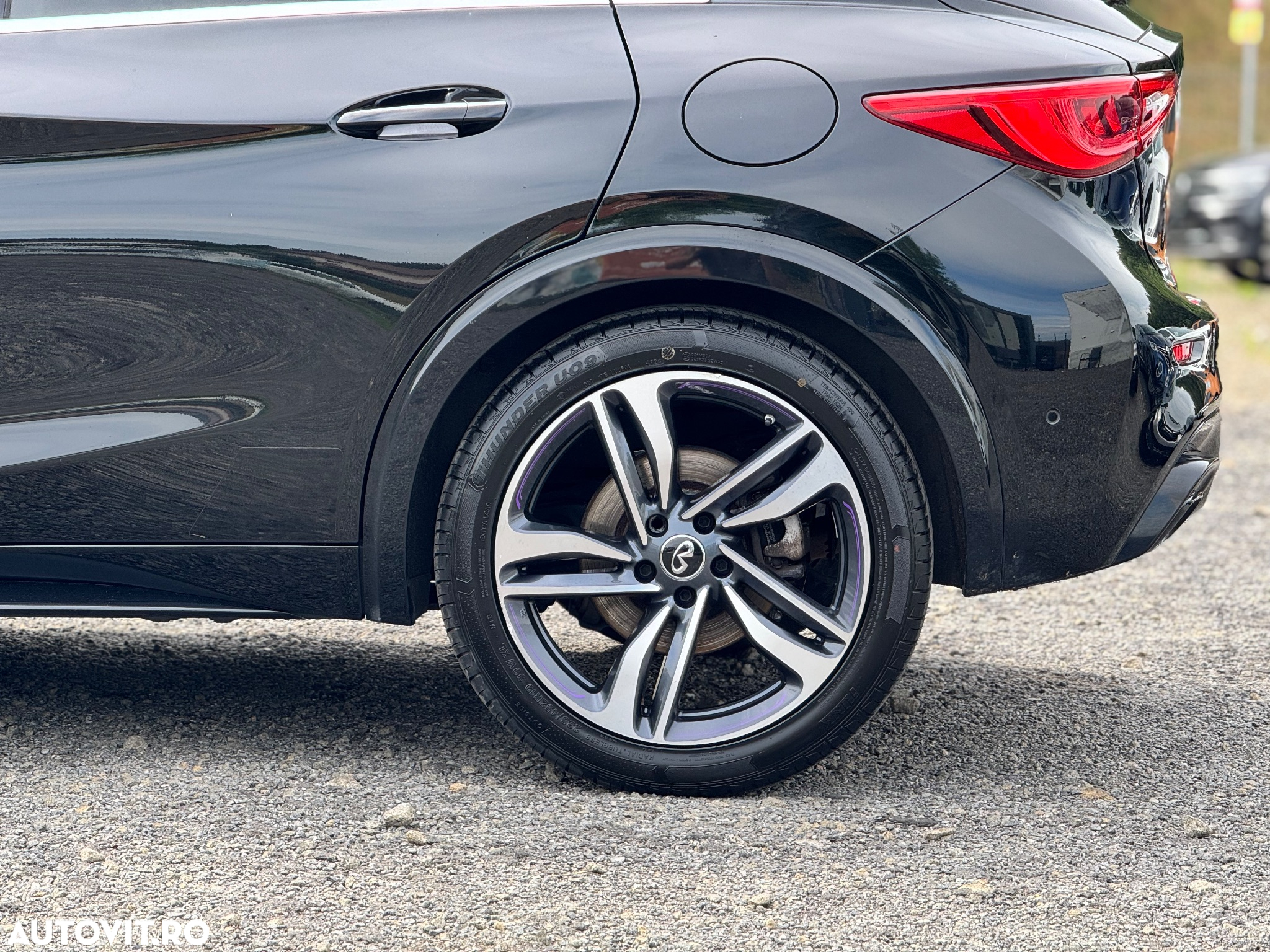 Infiniti Q30 2.2d DCT Sport City Black - 15