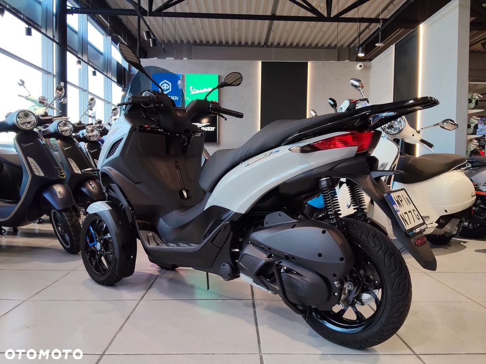 Piaggio MP-3 - 4