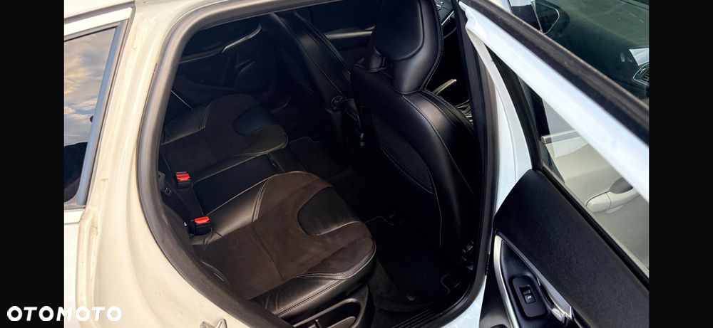 Volvo V40 D2 Geartronic RDesign - 17