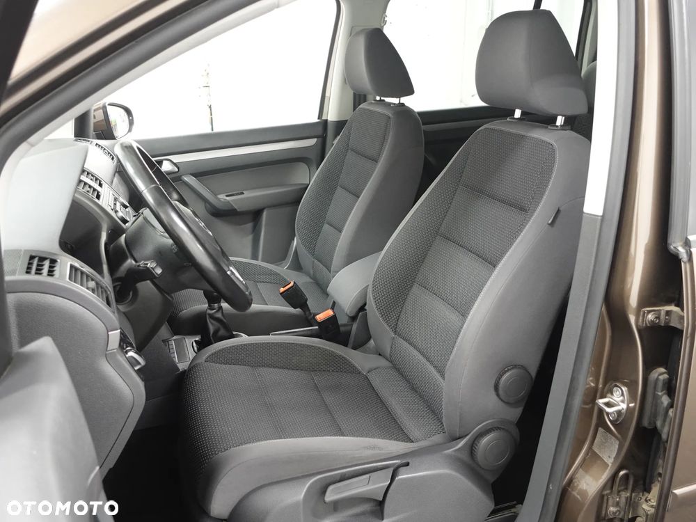 Volkswagen Touran - 21