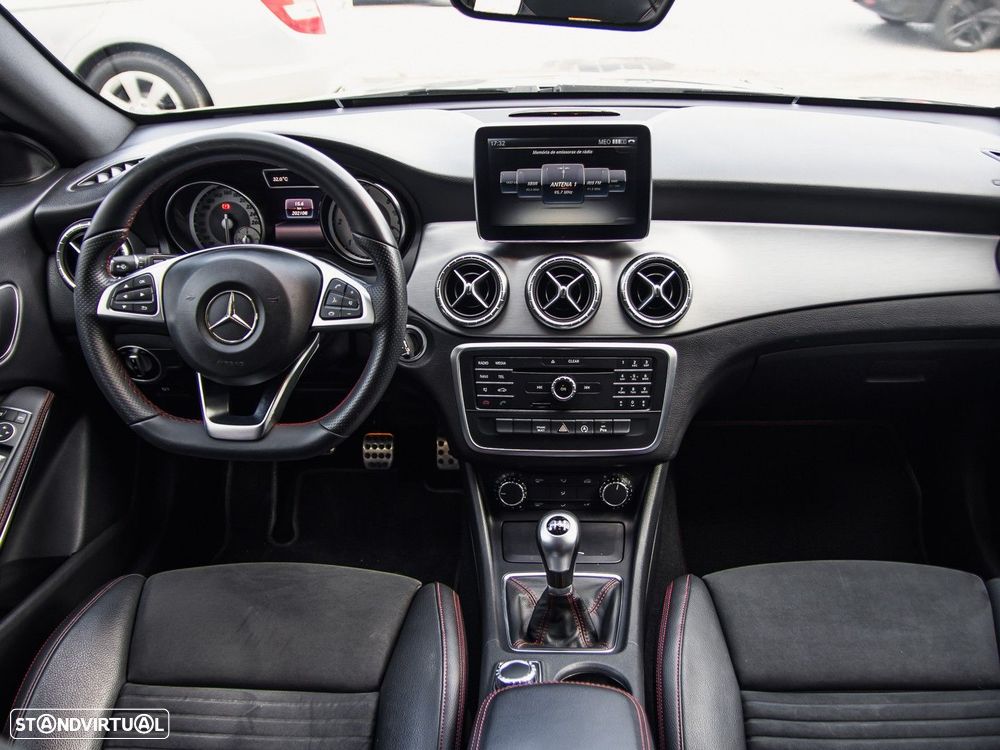 Mercedes-Benz CLA 180 d Shooting Brake AMG Line - 18