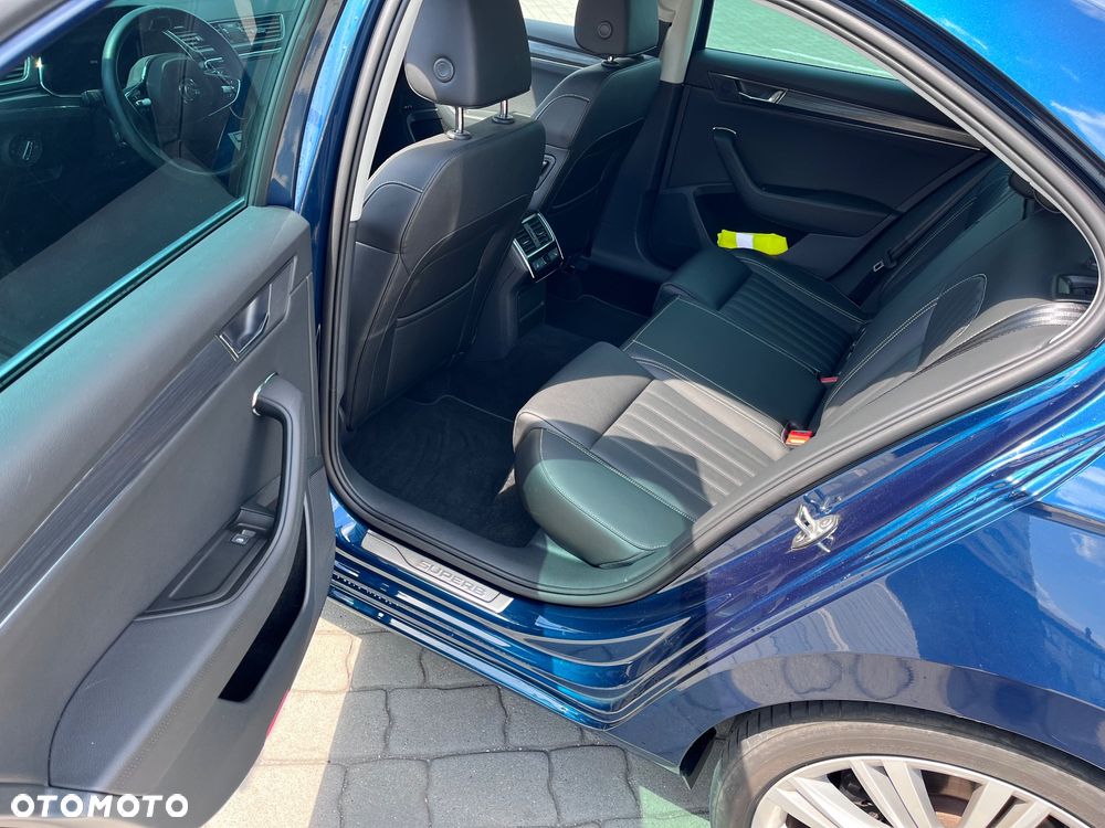 Skoda Superb 2.0 TDI DSG Premium Edition - 11