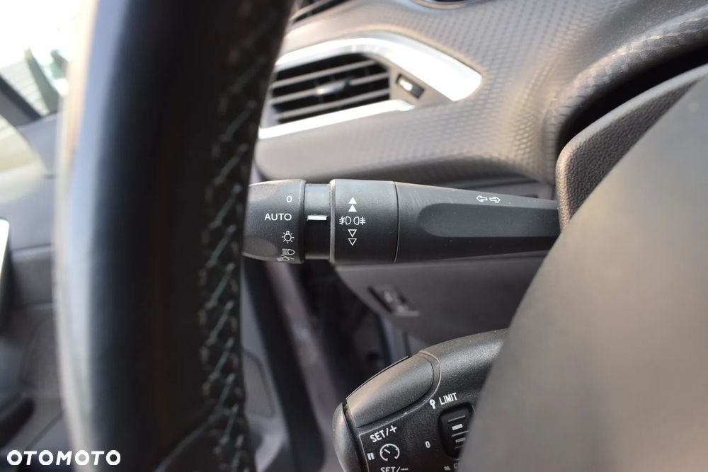 Peugeot 2008 1.2 Pure Tech GPF Crossway S&S EAT6 - 20