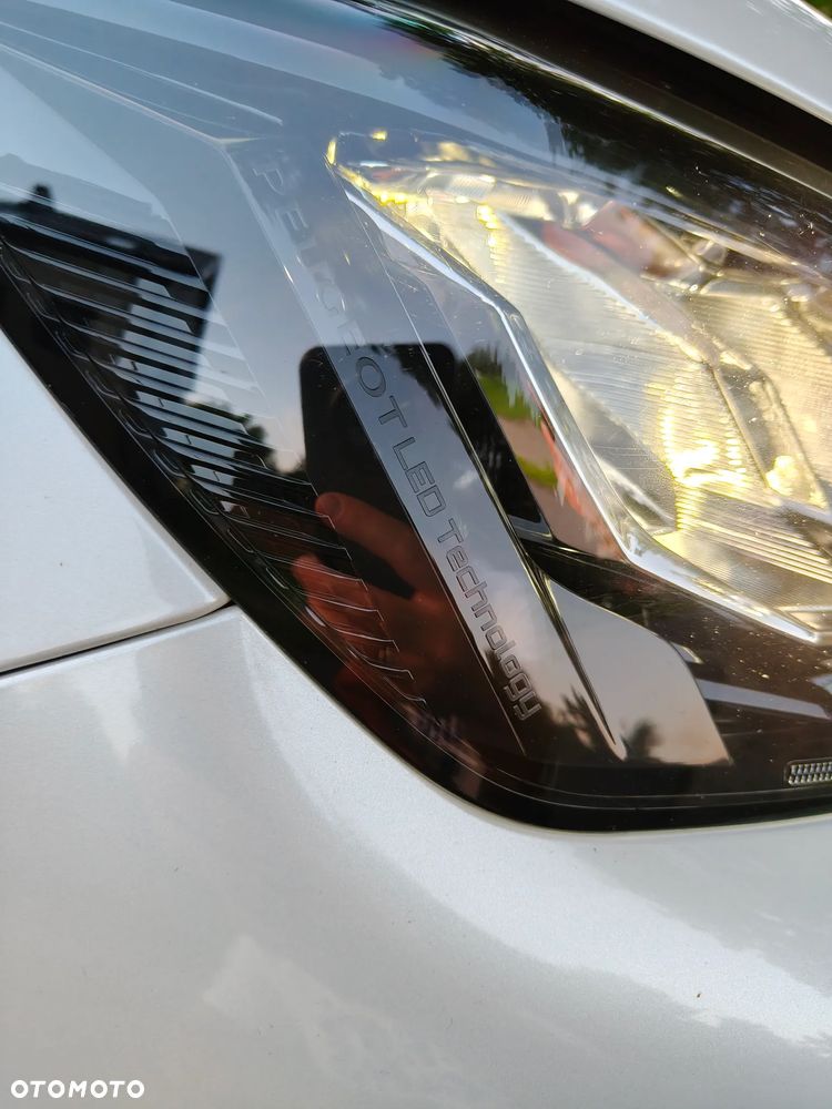 Peugeot 2008 PureTech 130 Allure Pack - 27