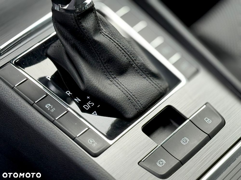 Skoda Superb 2.0 TDI SCR Style DSG - 30