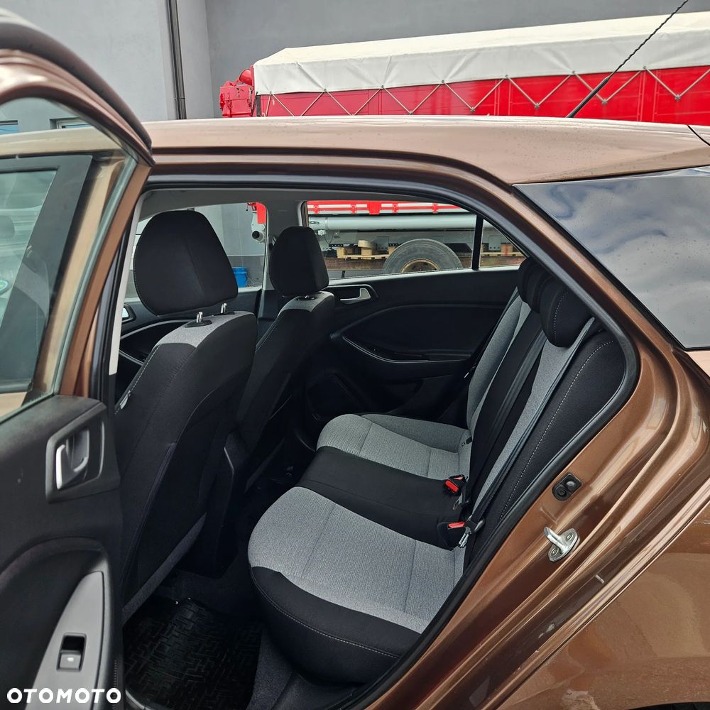 Hyundai i20 - 12