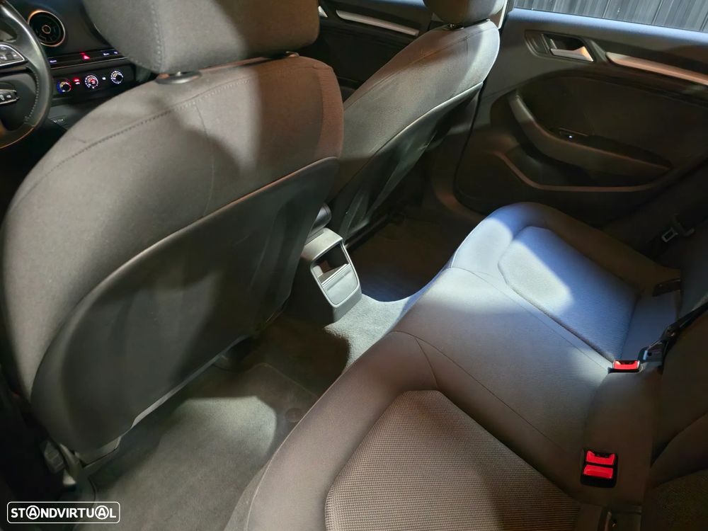 Audi A3 Limousine 30 TDI Design - 25