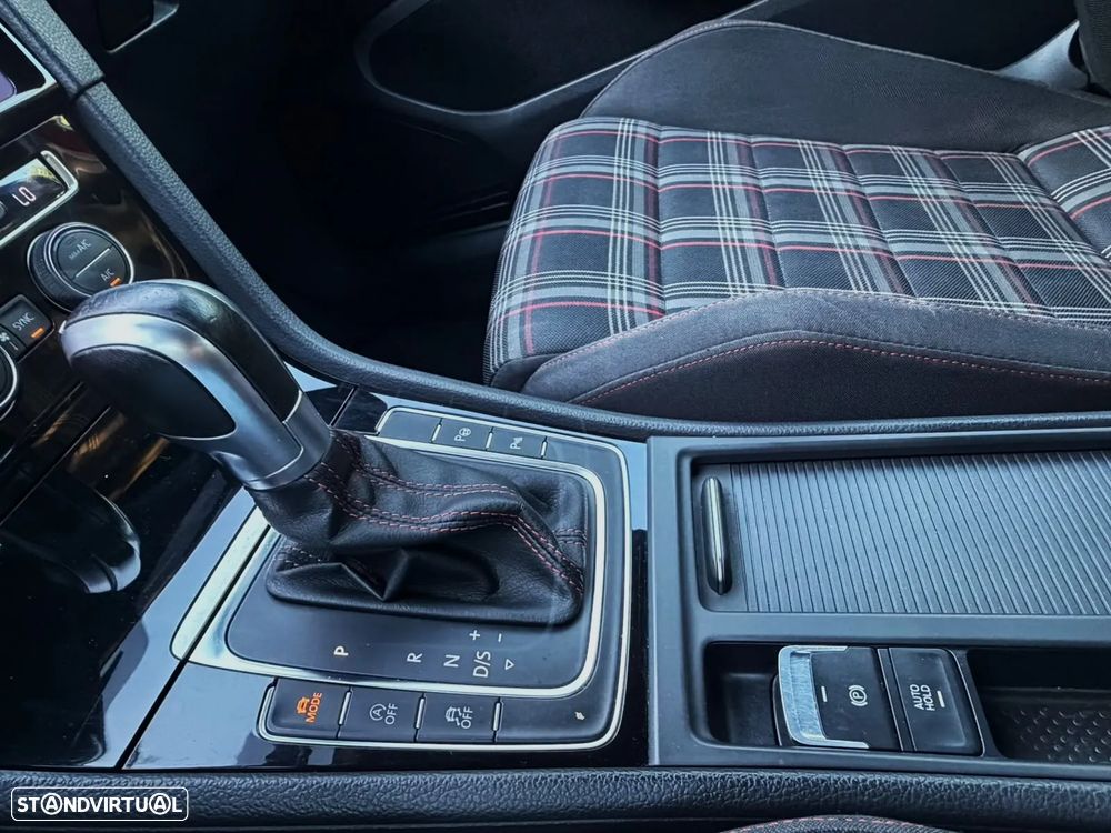 VW Golf 2.0 TSI GTI DSG - 15