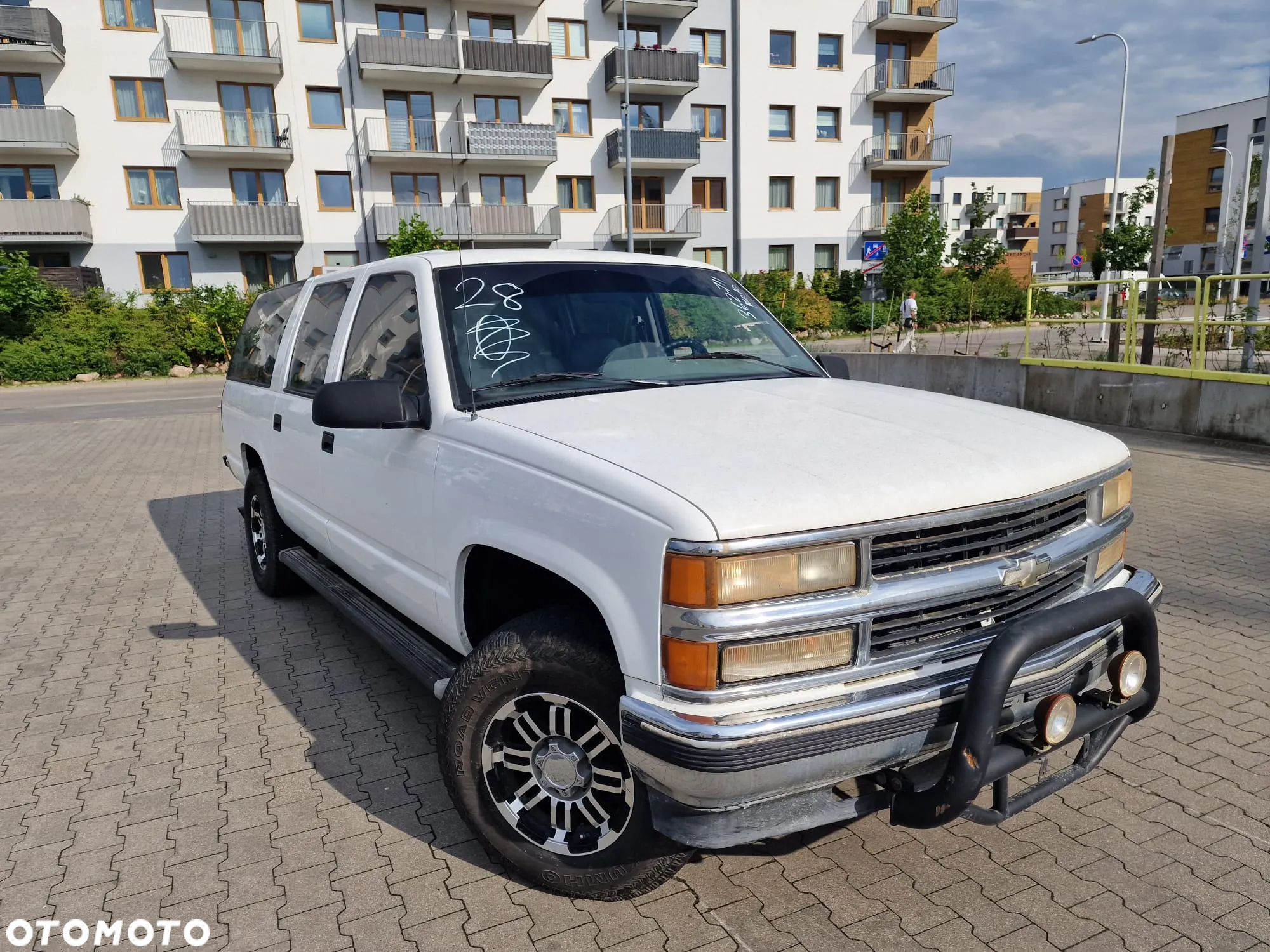 Chevrolet Suburban - 28