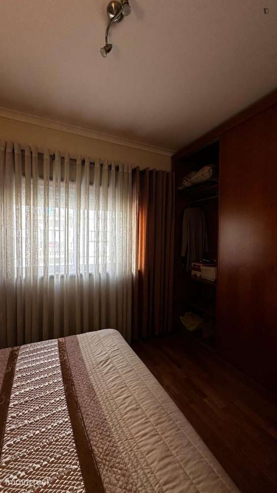 Quarto - localizado em Valongo Porto - Grande imagem: 3/18