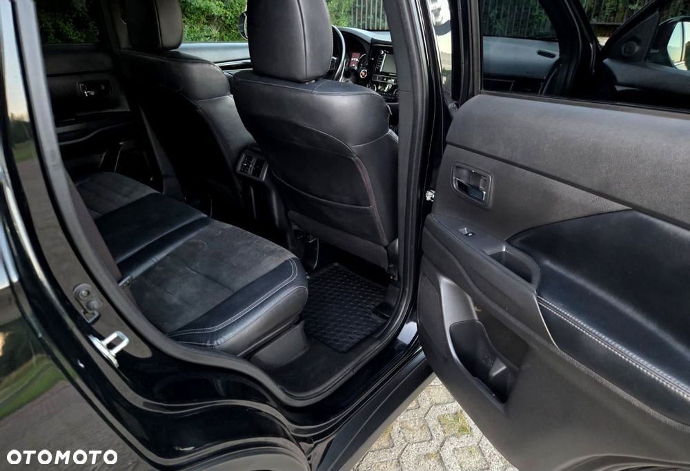 Mitsubishi Outlander 2.0 Instyle + 4WD CVT - 10
