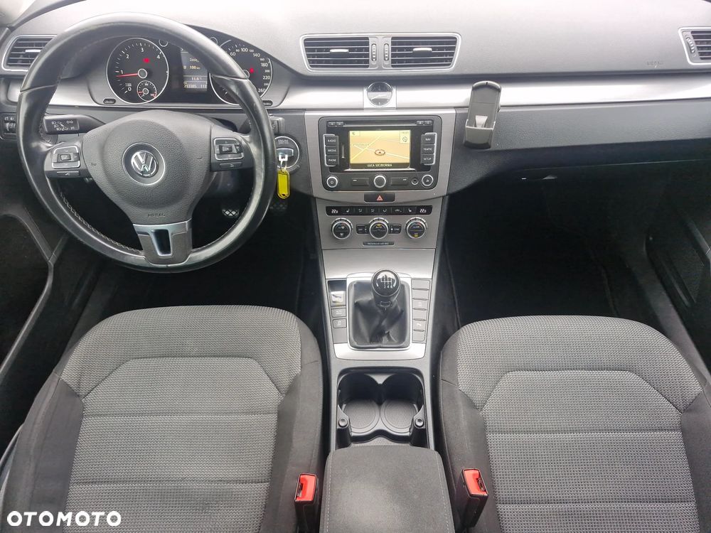 Volkswagen Passat 2.0 TDI DPF BlueMotion Technology Trendline - 22