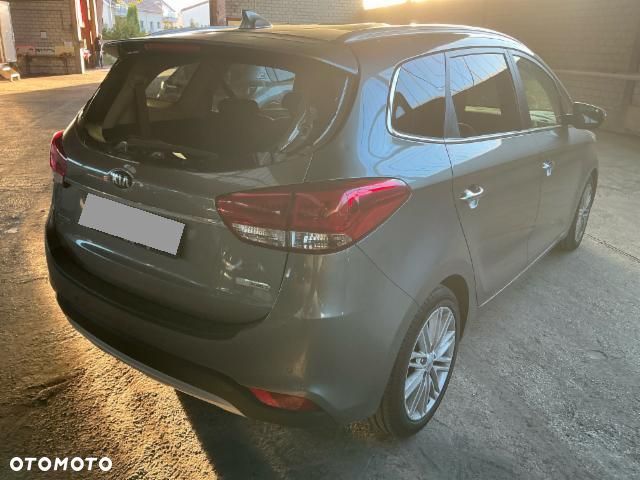 Kia Carens - 4