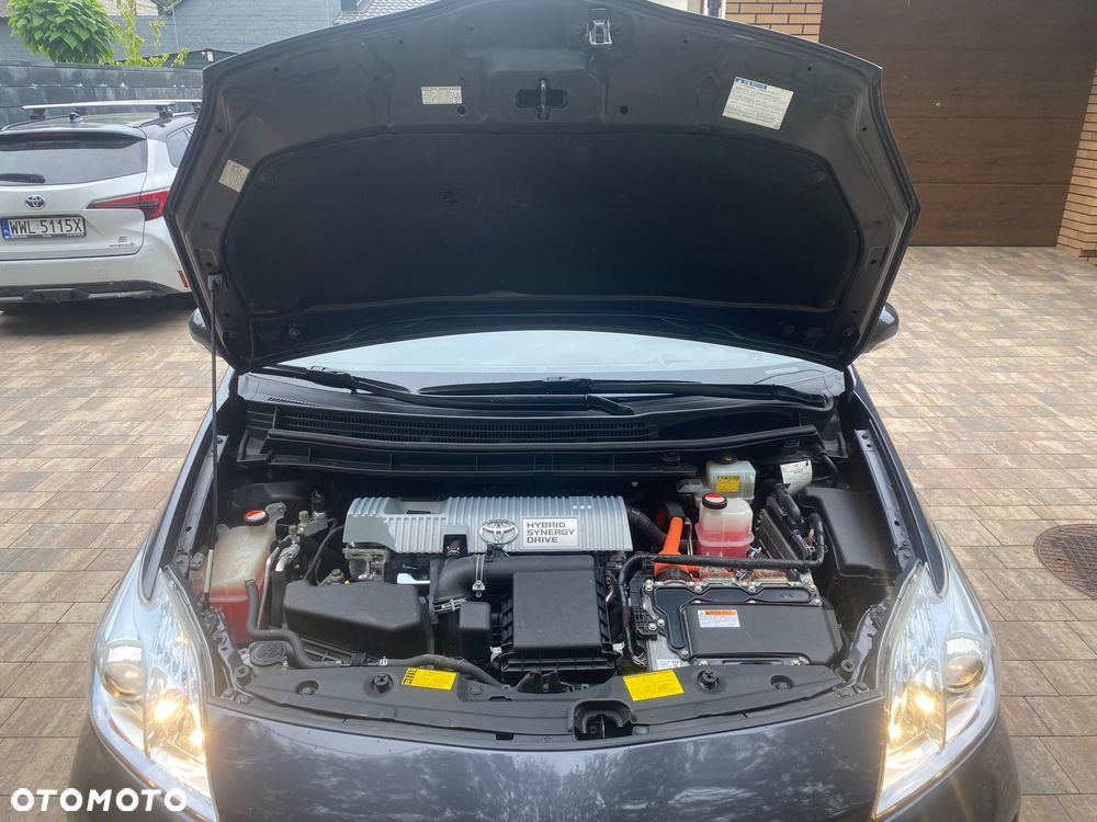Toyota Prius (Hybrid) Executive - 9