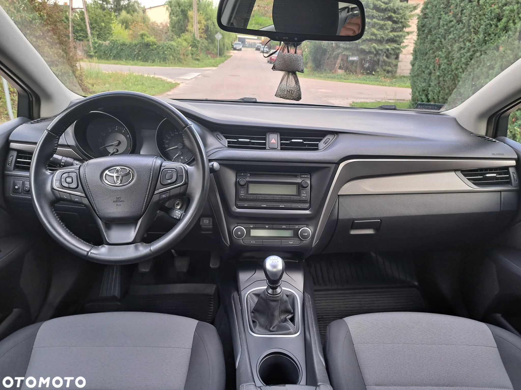 Toyota Avensis 1.8 Active - 9