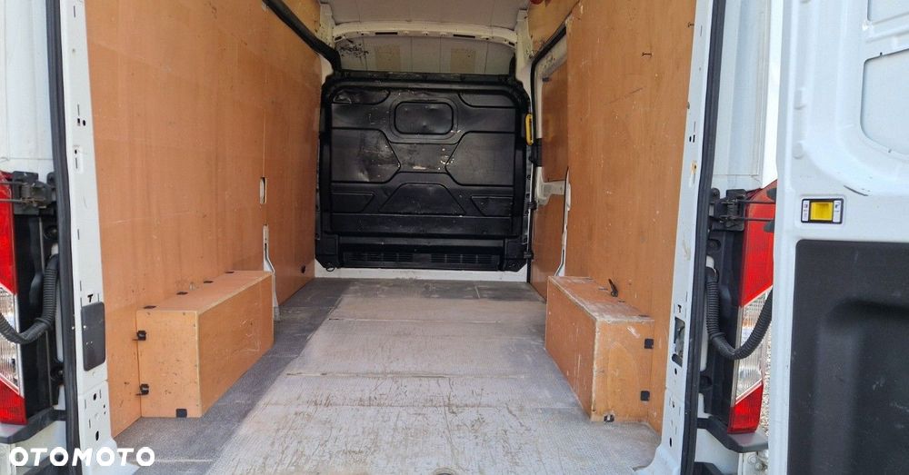Ford Transit - 12