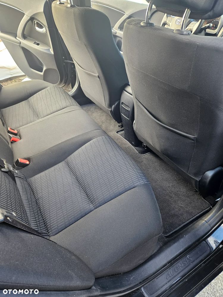 Toyota Avensis 1.8 Sol plus NAVI - 18