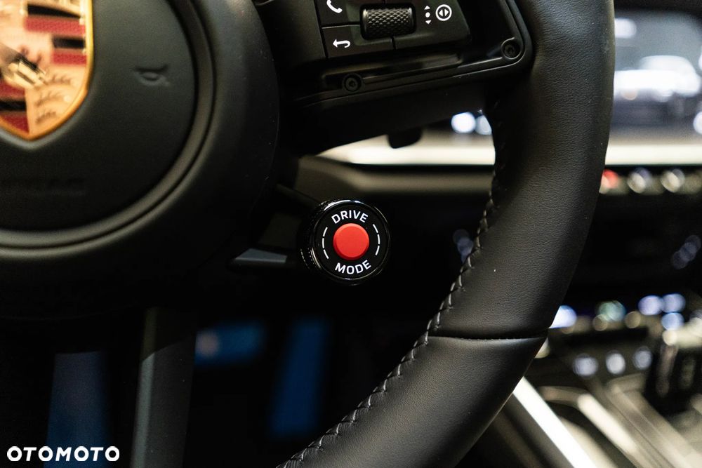 Porsche 911 Carrera 4S - 17