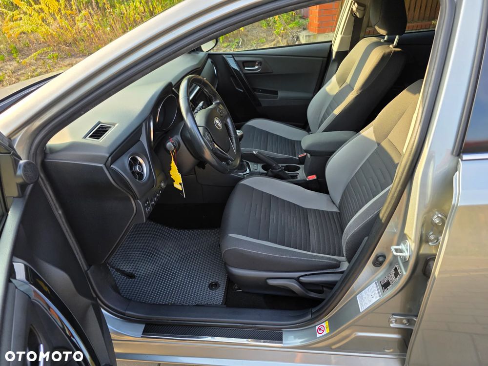 Toyota Auris 1.6 Premium - 37