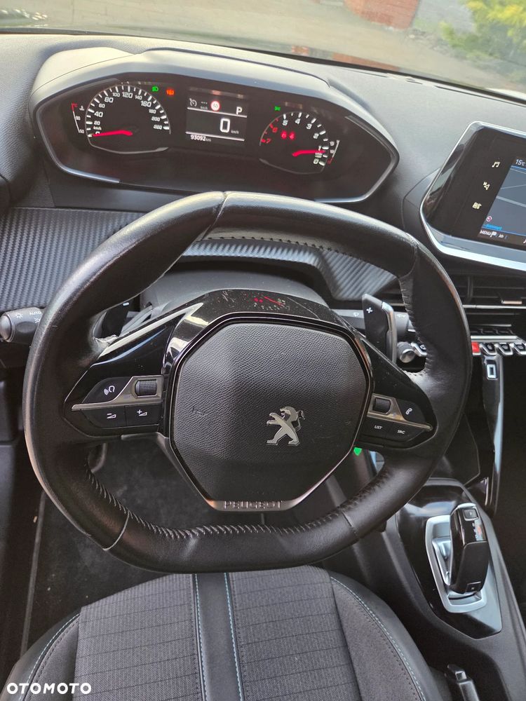 Peugeot 208 PureTech 100 EAT8 Allure - 22