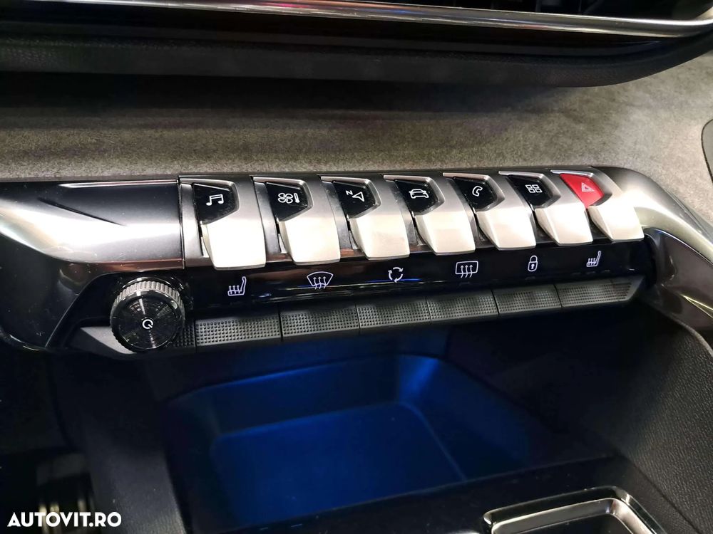 Peugeot 3008 1.2 PureTech 130 EAT8 GT - 15