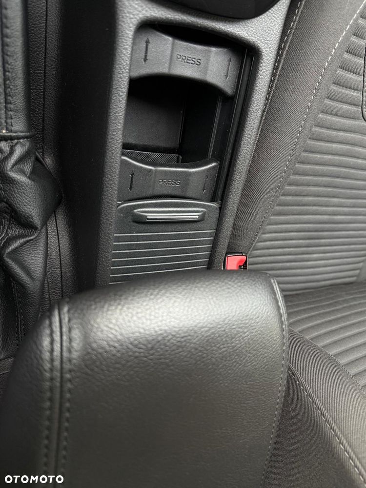 Ford Focus 1.0 EcoBoost Titanium - 28