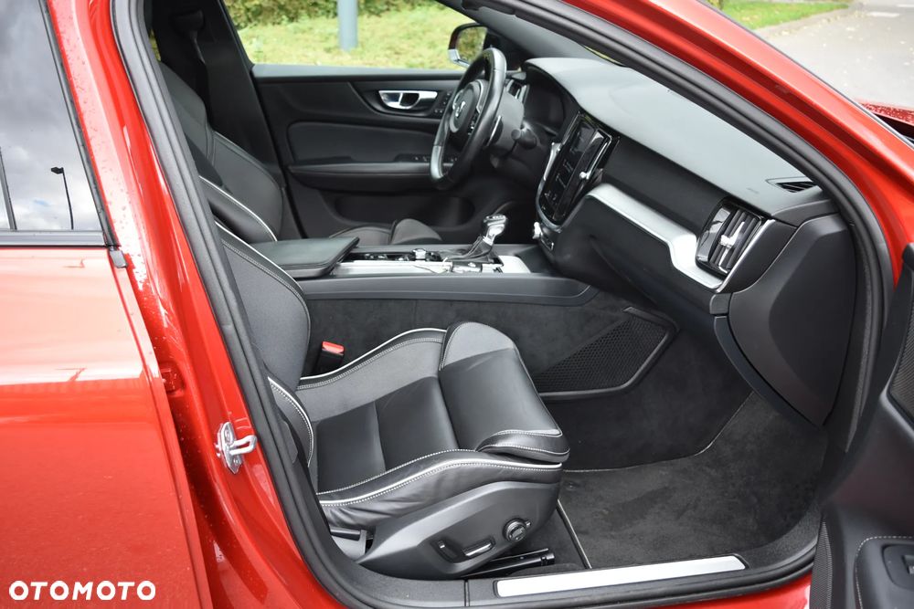 Volvo S60 T5 R-Design - 24