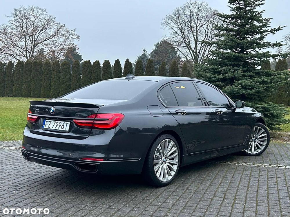 BMW Seria 7 750i - 7