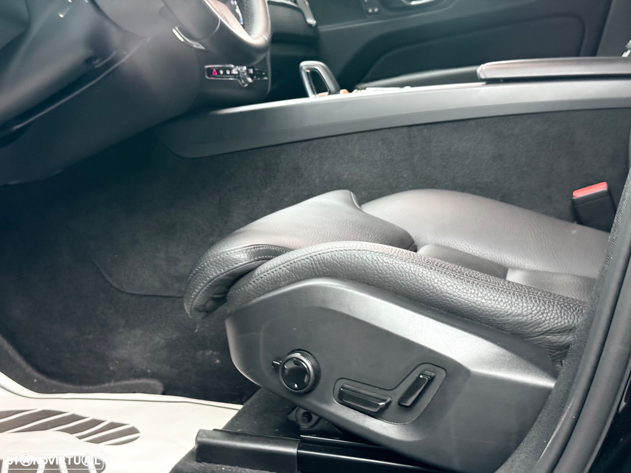 Volvo XC 60 B4 D AWD Geartronic Inscription - 12