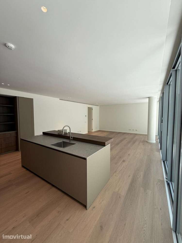Espaçoso Apartamento de 3 Quartos com Amplo Terraço - Grande imagem: 2/21