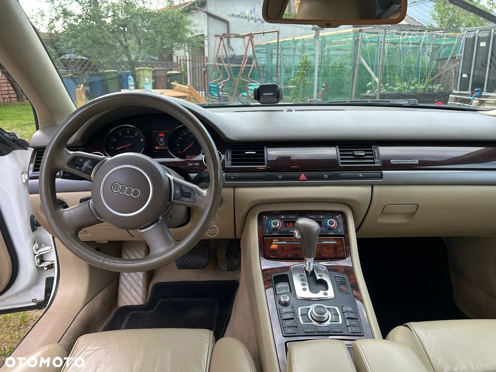 Audi A8 4.2 Quattro - 4