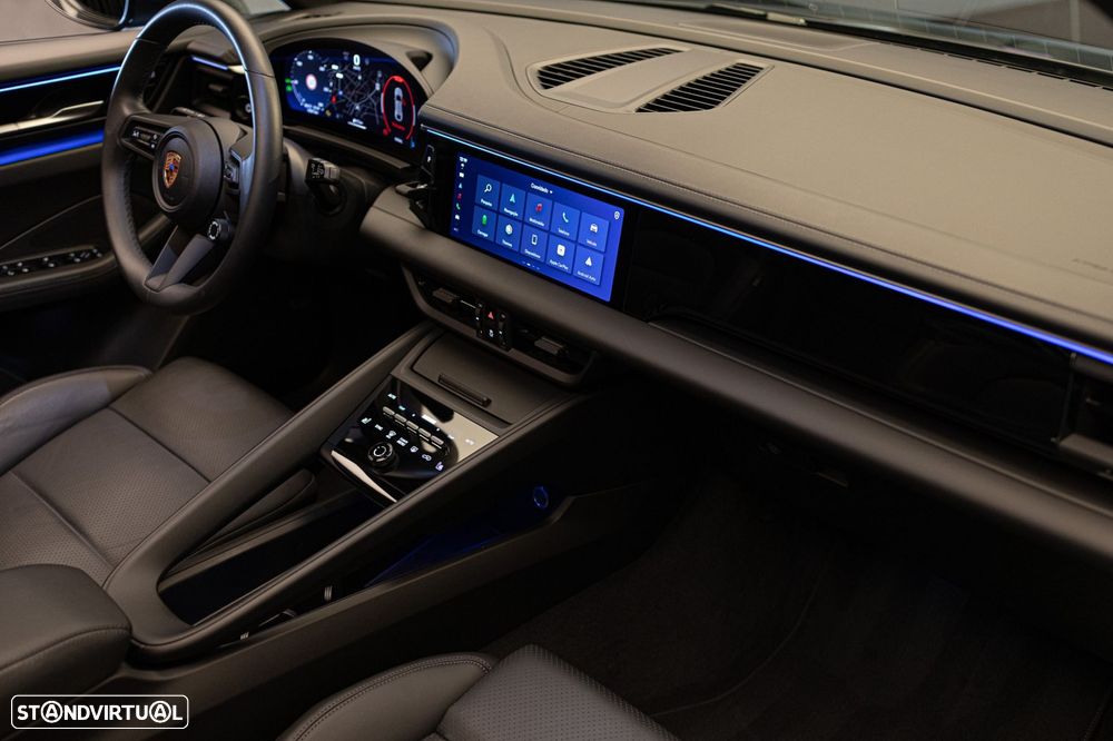 Porsche Macan Electric 4 - 28