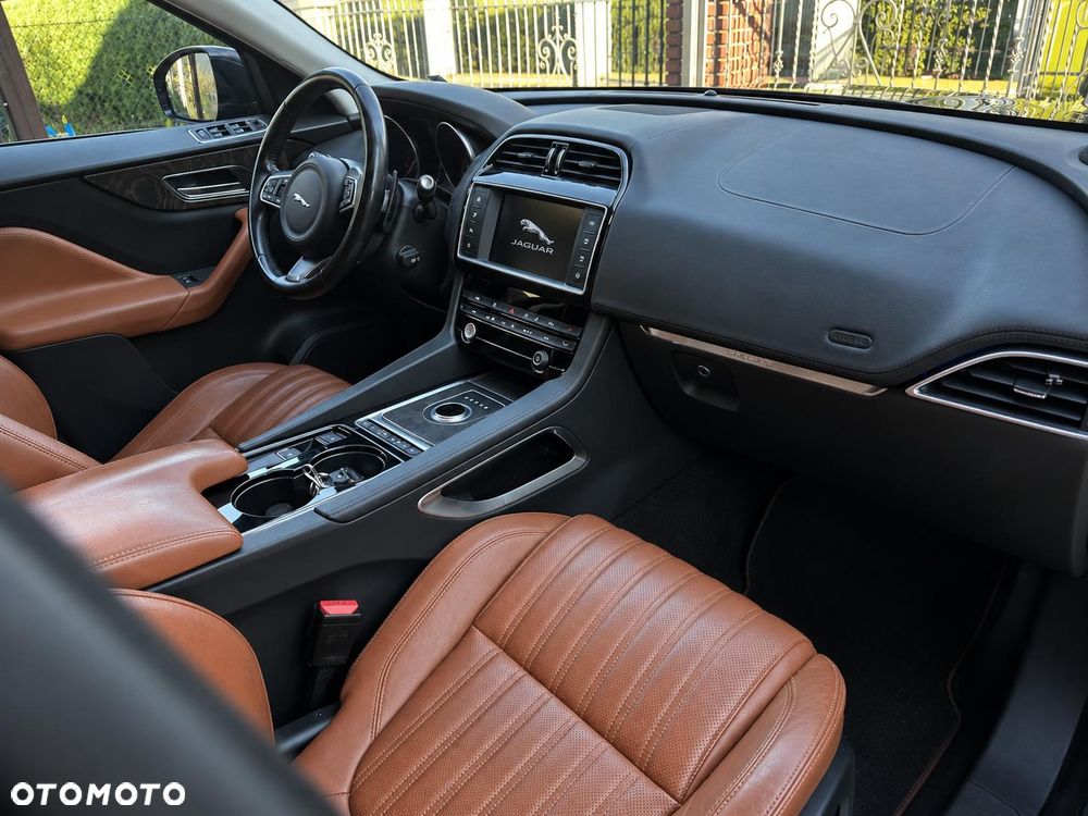 Jaguar F-Pace - 5