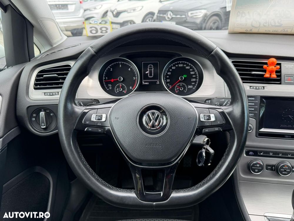 Volkswagen Golf - 10