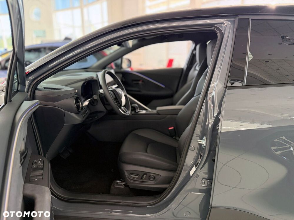 Toyota C-HR 2.0 PHEV Dynamic Force Executive - 11