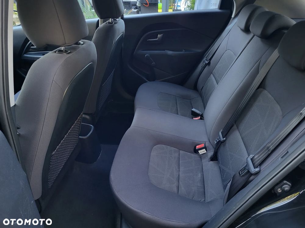 Kia Rio - 12