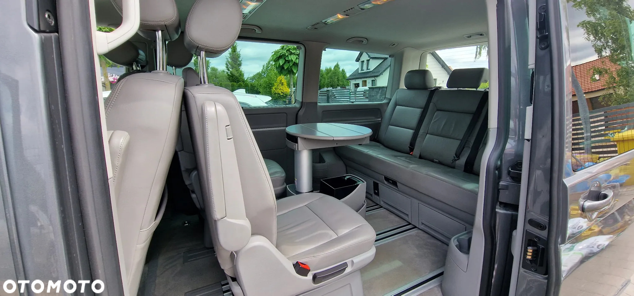 Volkswagen Multivan - 17