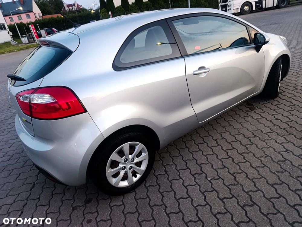 Kia Rio - 4