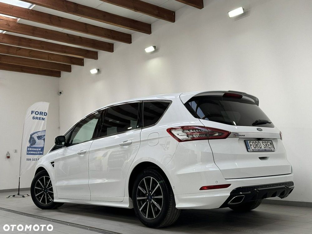 Ford S-Max - 17