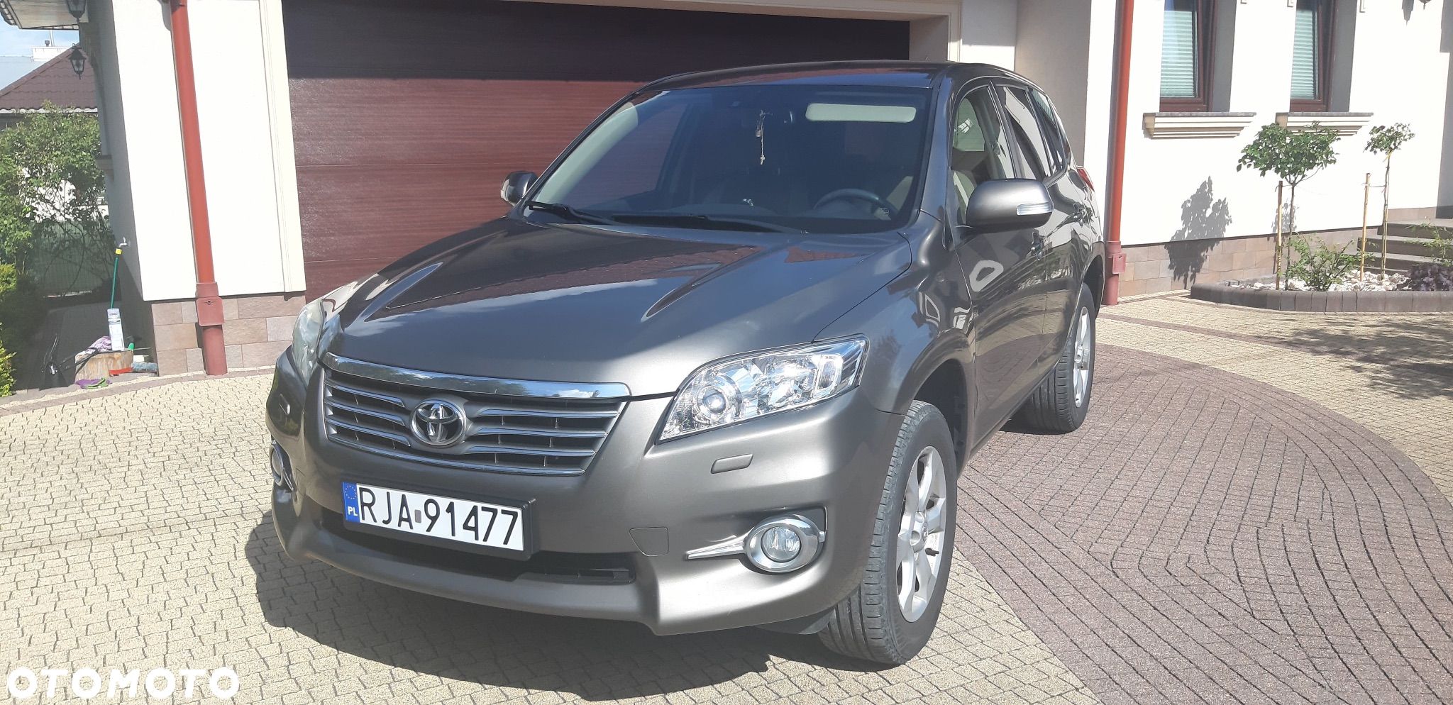 Toyota RAV4 - 1