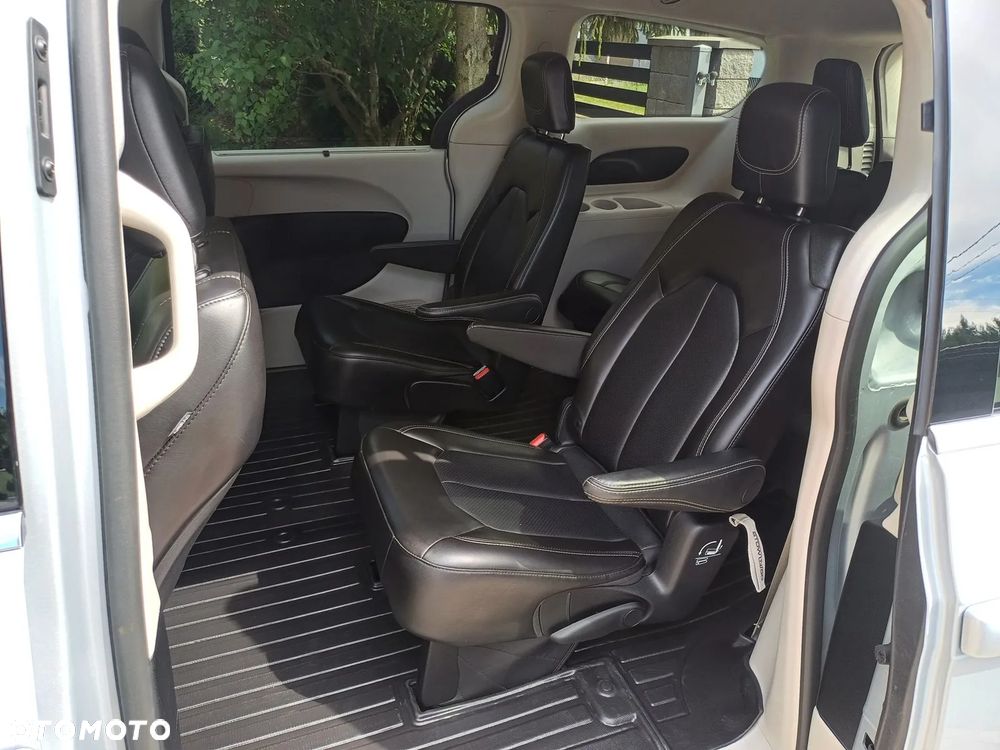 Chrysler Pacifica - 22
