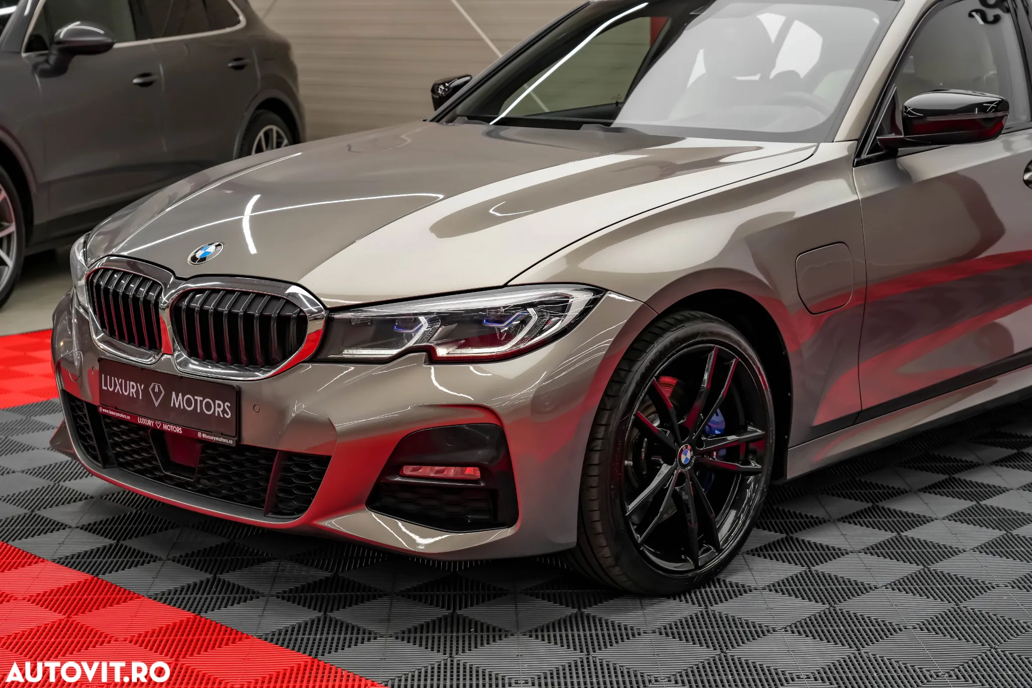 BMW Seria 3 330e Aut. M Sport - 16