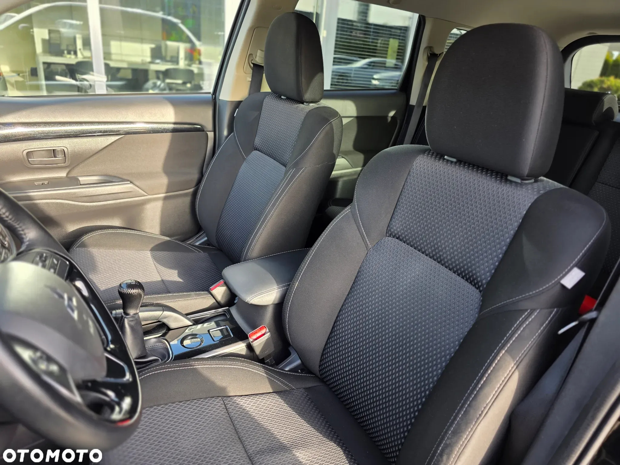 Mitsubishi Outlander 2.0 Invite + 2WD - 21