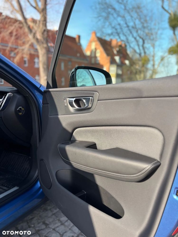 Volvo XC 60 B4 B R-Design - 13