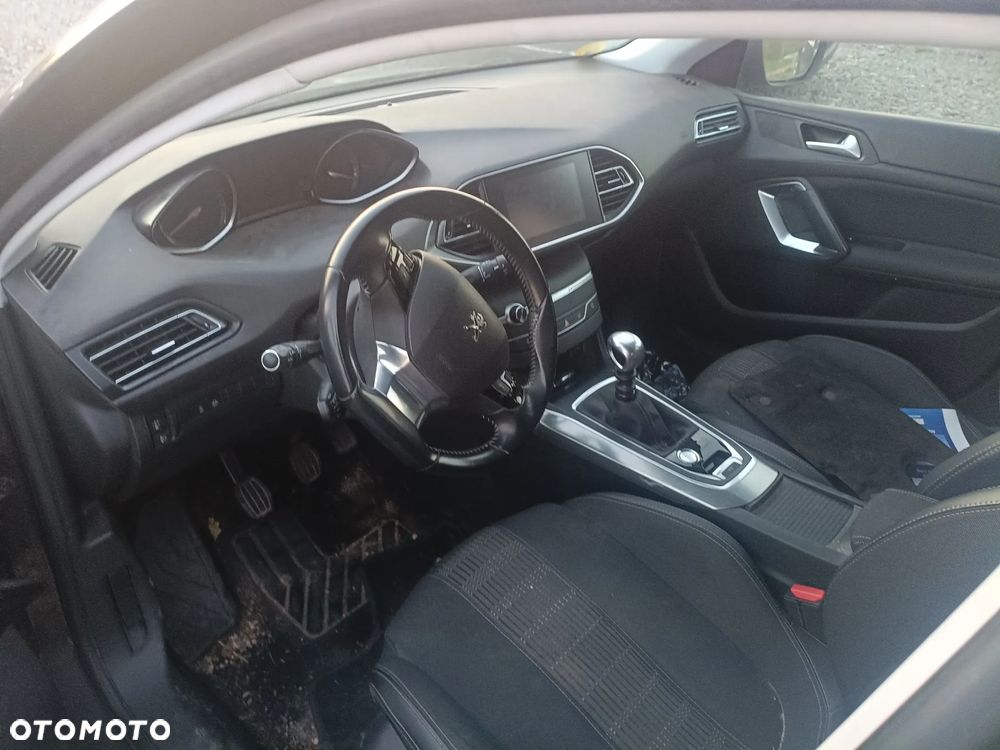 Peugeot 208 - 4