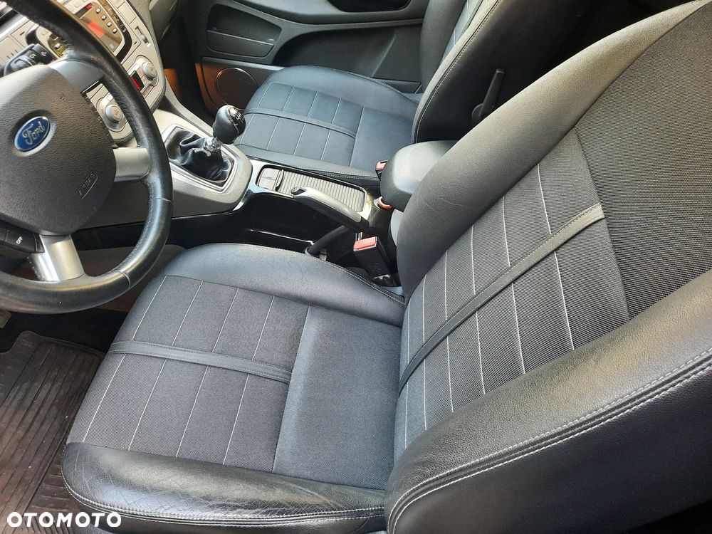 Ford Kuga - 20
