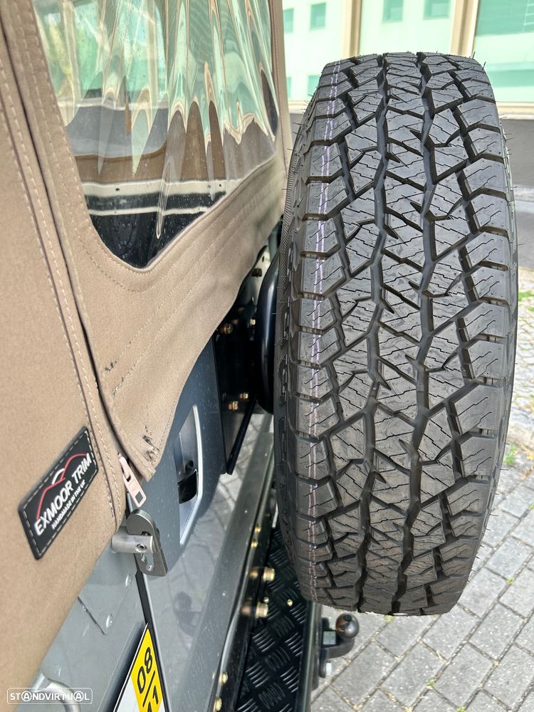 Land Rover Defender 90 2.4 CRD S - 18