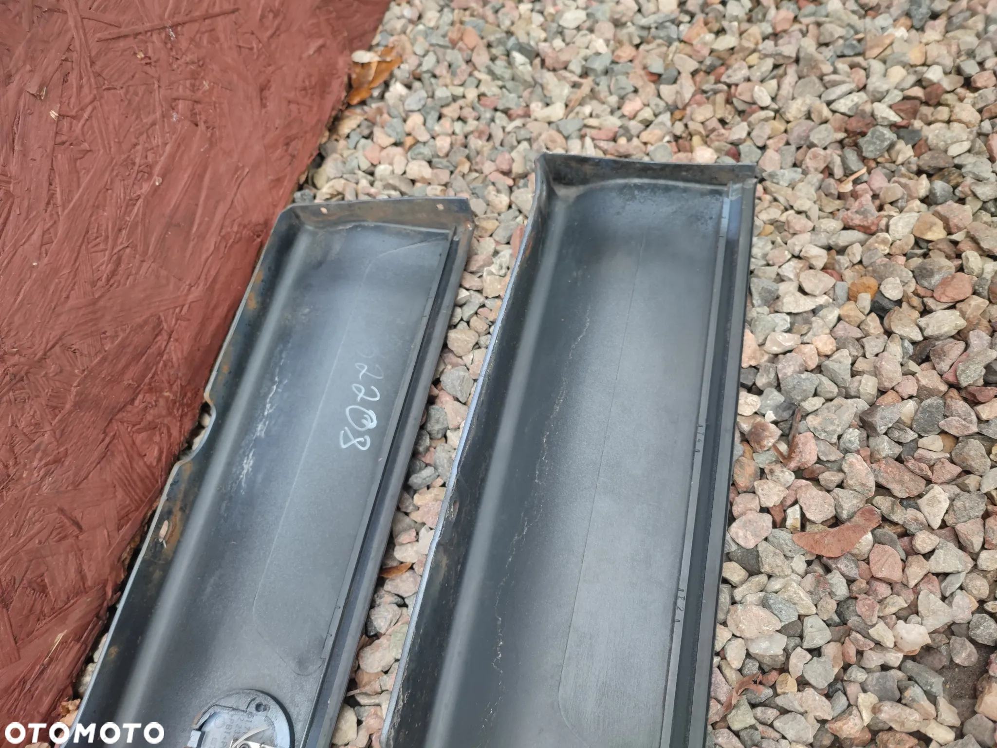BMW E36 SEDAN / TOURING / COUPE / CABRIO ORYGINALNE NAKŁADKI NA PROGI LEWA / PRAWA POLIFT + ZAŚLEPKI DO MALOWANIA O NR. 51 71 9 067 380 / 51 71 9 067 381 / 51 71 8 190 707 / 51 71 8 190 708 OEM W BARDZO DOBRYM STANIE - 23